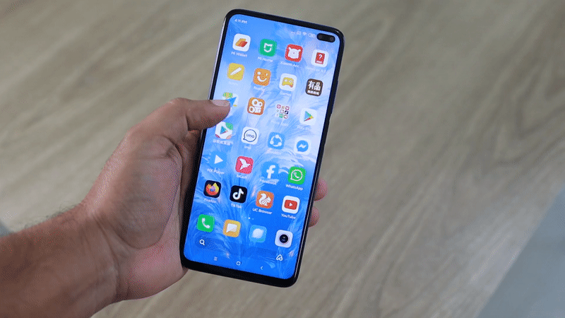A man's hand holds a iPhone